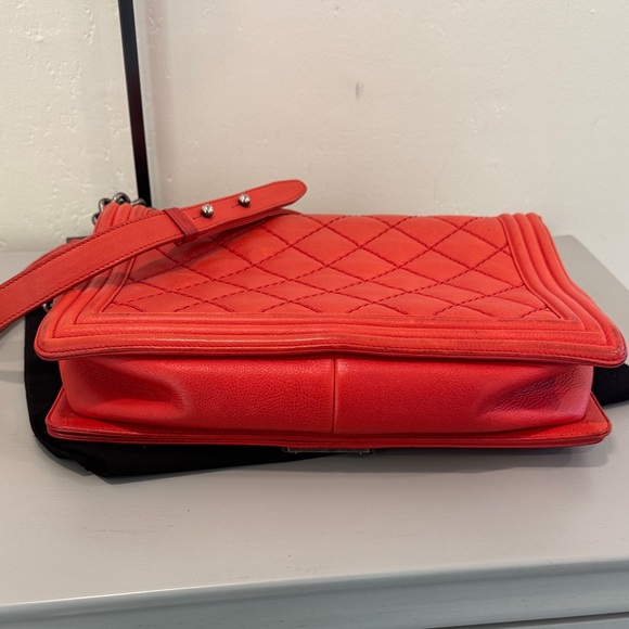 CHANEL Red Quilted caviar jumbo Boy Bag - Picture 7 of 10